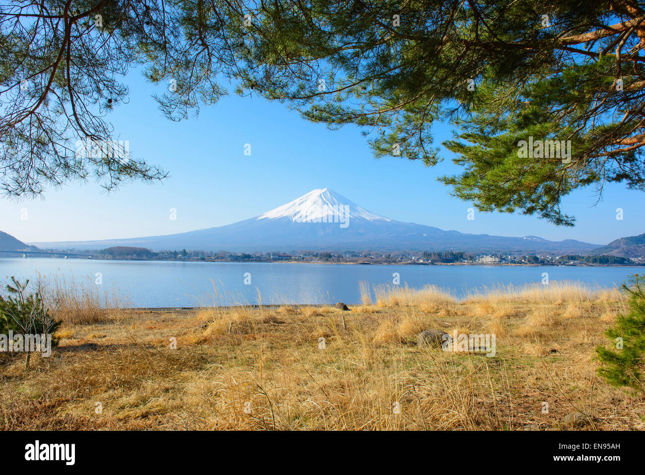 Belle Mt. Le lac Kawaguchi dans Fuji Banque D'Images