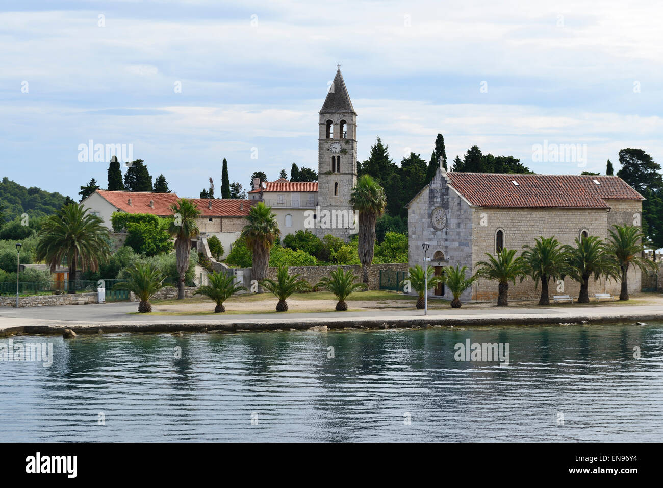 L'église de St Jerome et monastère franciscain de la ville de vis sur l'île de Vis sur la côte dalmate de la Croatie Banque D'Images