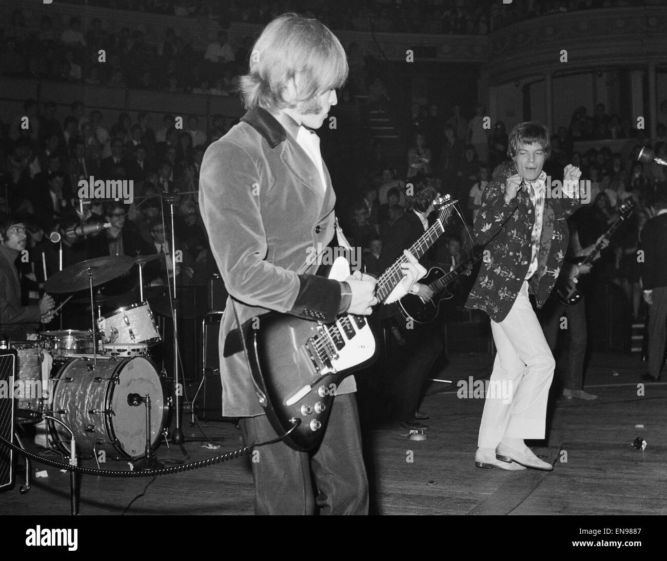 Les Rolling Stones au Royal Albert Hall, leur première tournée britannique dans une année. De gauche à droite : Charlie Watts, Brian Jones, Keith Richards, Mick Jagger et Bill Wyman 23 Septembre 1966 Banque D'Images