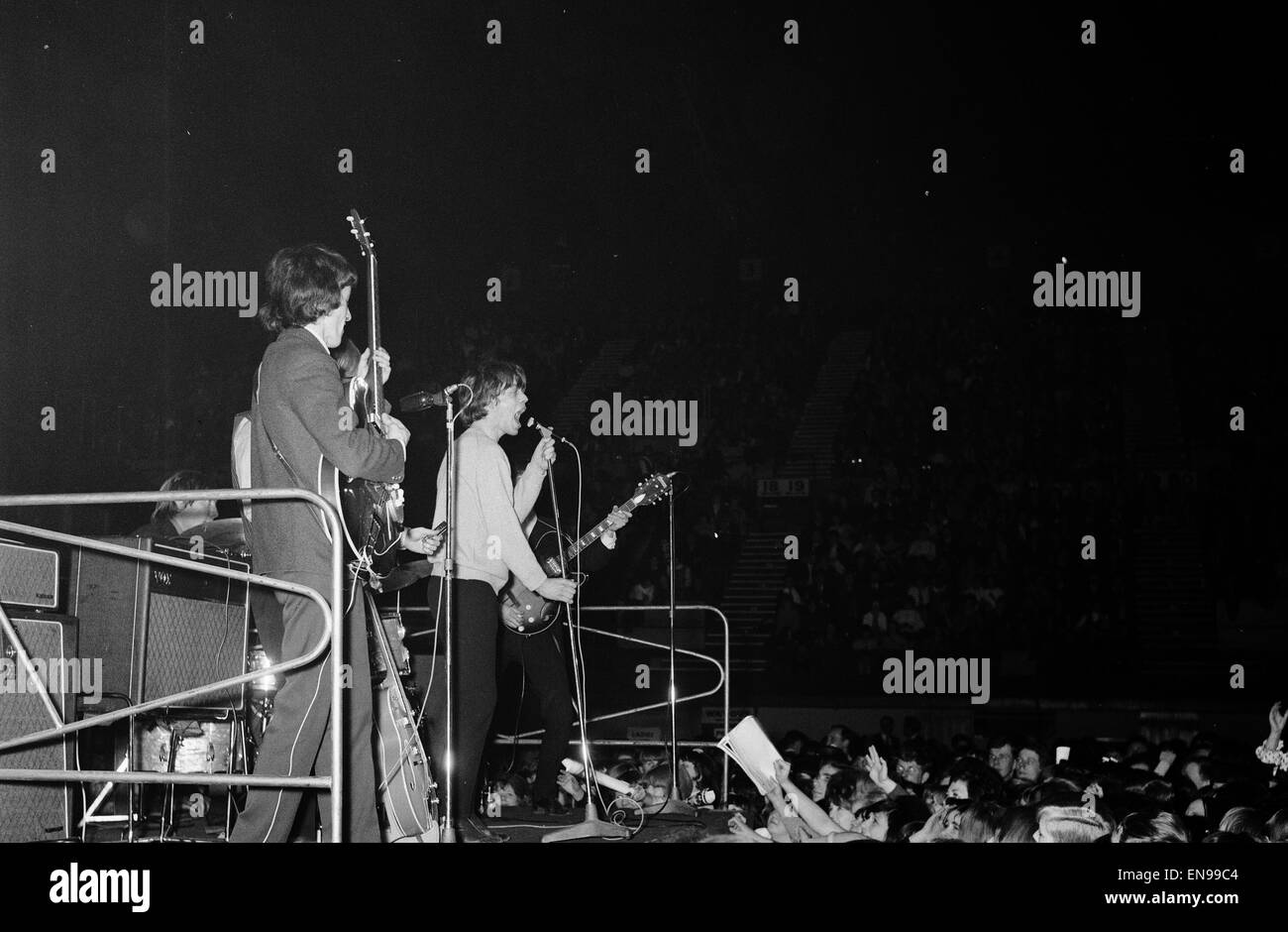 Les Rolling Stones sur la scène du Royal Albert Hall pour le Grand Bal Pop. l-r Bill Wyman, Charlie Watts, Mick Jagger et Keith Richards. 15 septembre 1963. Banque D'Images