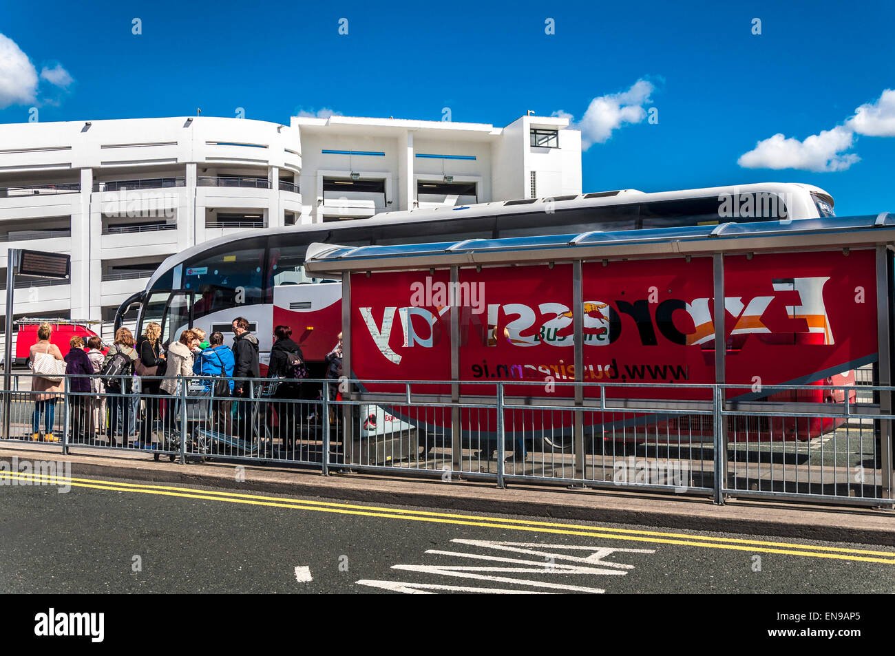 L'aéroport de Dublin, Irlande. 30 avril 2015. Une action industrielle 48 heures par Dublin Bus et Bus Eireann drivers commence à partir de minuit aujourd'hui. La grève s'arrête à Dublin et services à travers le pays pendant les week-end férié. Crédit : Richard Wayman/Alamy Live News Banque D'Images