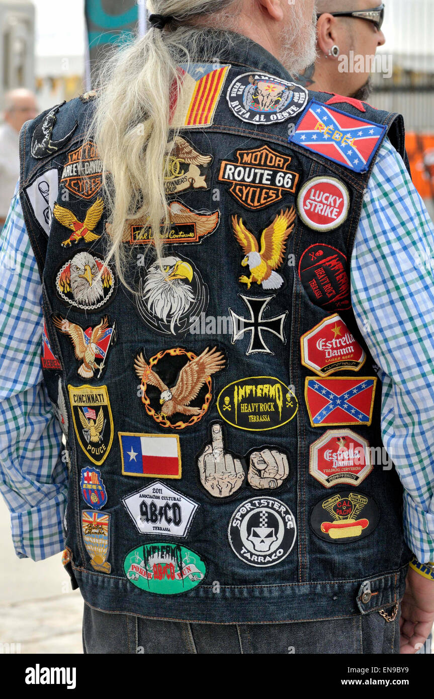 Logos dans une veste en jean. Concentration Harley Davidson. Barcelone,  Catalogne, Espagne Photo Stock - Alamy