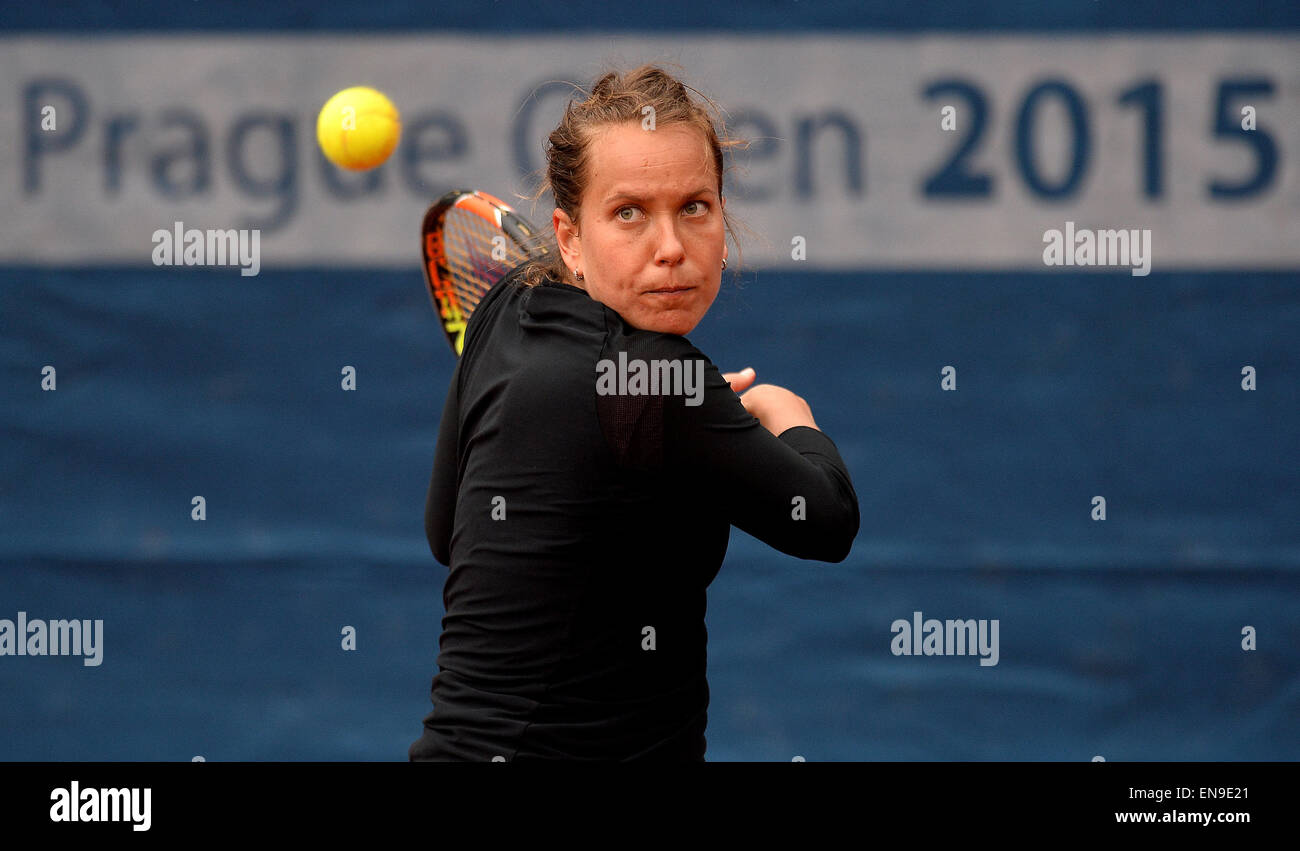 Prague, République tchèque. Apr 30, 2015. Le joueur de tennis tchèque Barbora Strycova joue contre Katerina Siniakova de République tchèque au cours de la J&T Banka match de Prague à Prague, en République tchèque, le jeudi, 30 avril 2015. Credit : Katerina Sulova/CTK Photo/Alamy Live News Banque D'Images