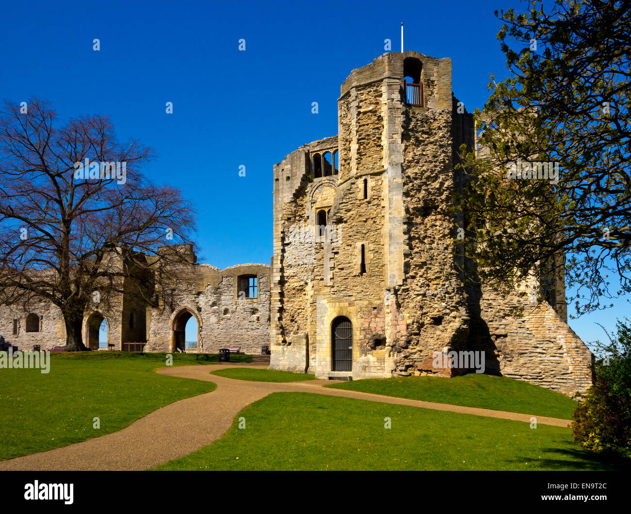 Les ruines de château de Newark à Newark on Trent Nottinghamshire England UK construit mi 12ème siècle et restaurée au xixe siècle Banque D'Images