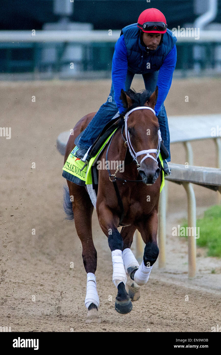 Louisville, Kentucky, USA. Apr 30, 2015. 30 avril 2015 : Itsaknockout, formés par Todd Pletcher, exercices en préparation pour le 141e Derby du Kentucky à Churchill Downs à Louisville, Kentucky. Jon Durr/ESW/Cal Sport Media/Alamy Live News Banque D'Images