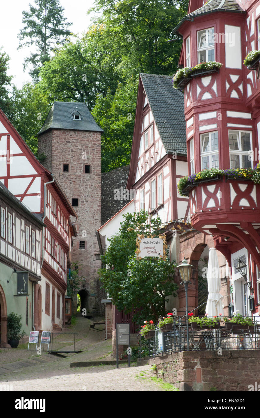 Marktplatz et Mildenburg, vieille ville de Miltenberg, Odenwald, Bavière, Allemagne Banque D'Images