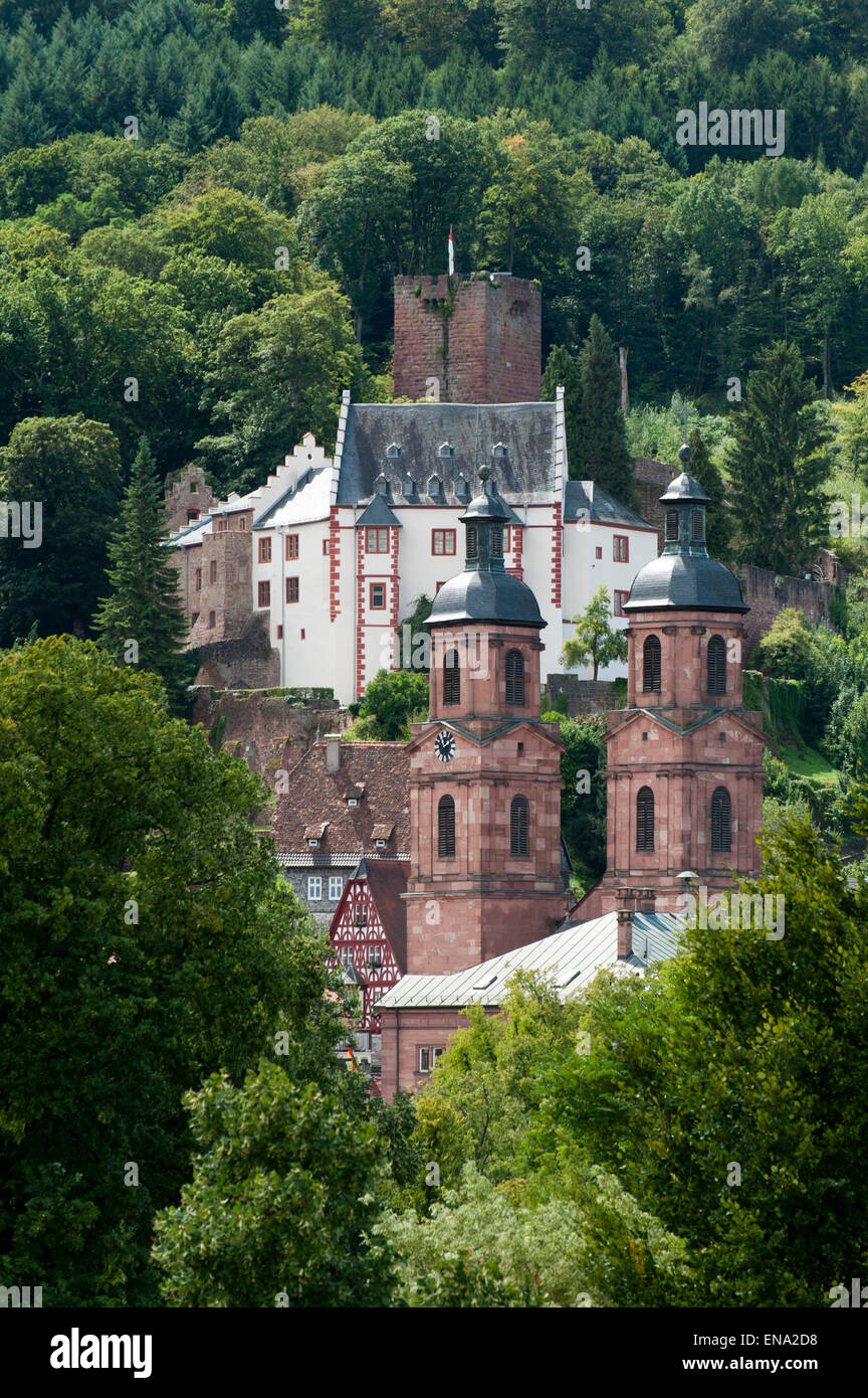 Mildenburg et tours de l'église de St James, Miltenberg, Odenwald, Bavière, Allemagne Banque D'Images