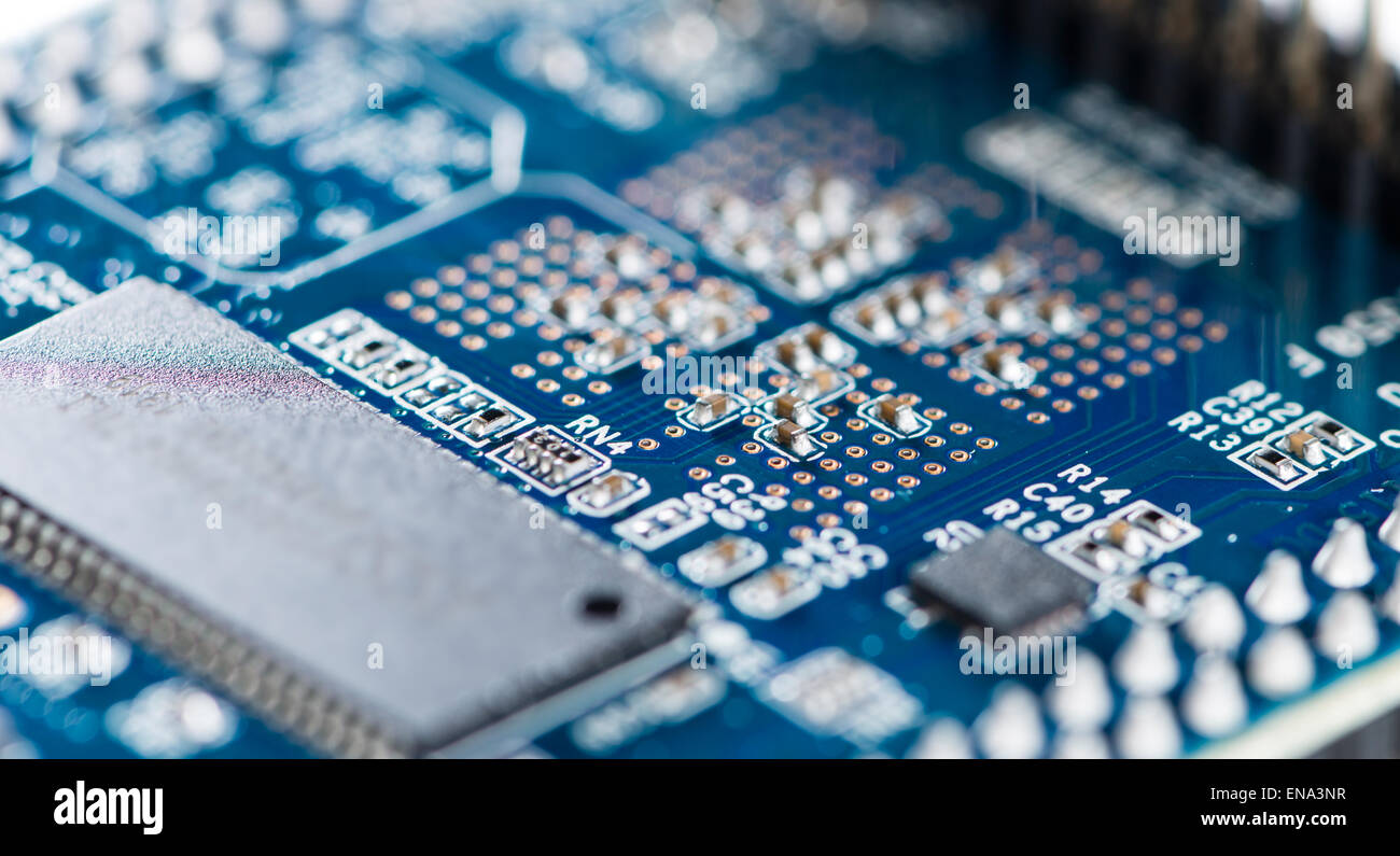 PCB bleu avec des composants SMD (détaillées close-up shot) Banque D'Images