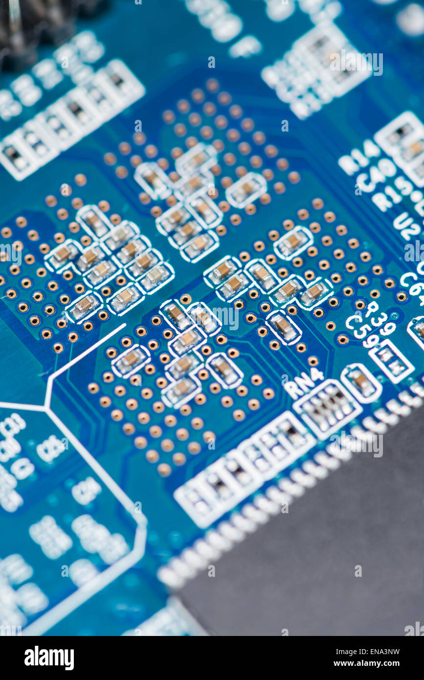 PCB bleu avec des composants SMD (détaillées close-up shot) Banque D'Images