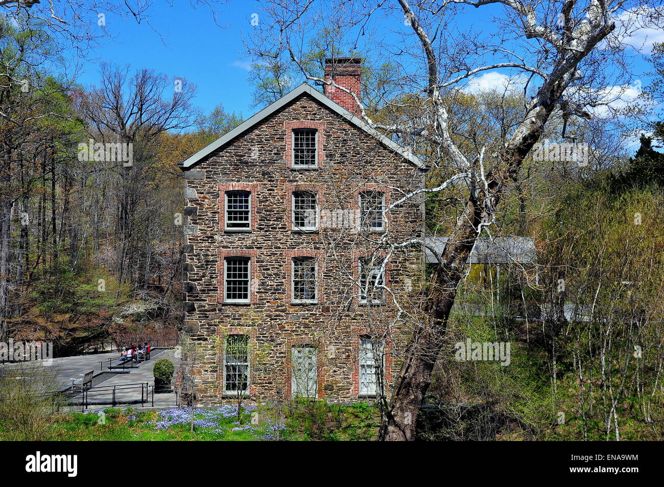 Bronx, New York 1840 : Le vieux moulin de pierres sur la Bronx River au New York Botanical Garden * Banque D'Images