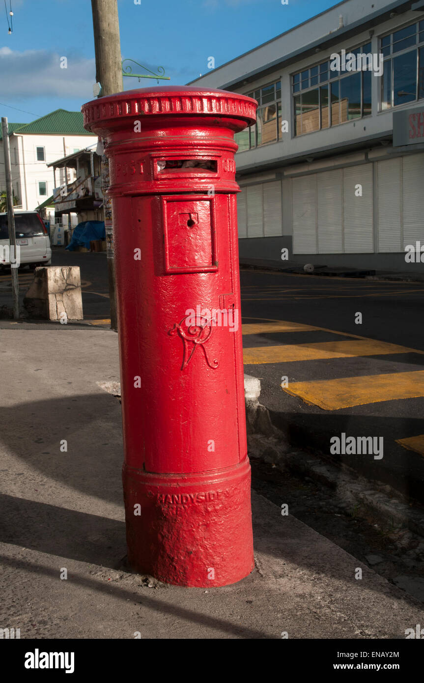 En Letterbox St. John's, capitale d'Antigua-et Barbadu, Petites Antilles, Caraïbes. Briefkasten mit à St. John's Antigua. Banque D'Images