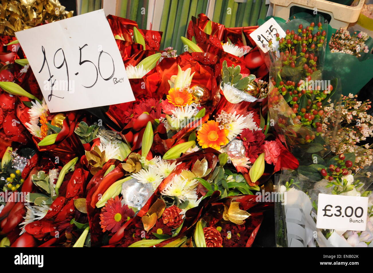 Bouquets de fleurs fraîches à vendre à Barnstaple Ancienne Marché de Pannier Farmers Market Banque D'Images