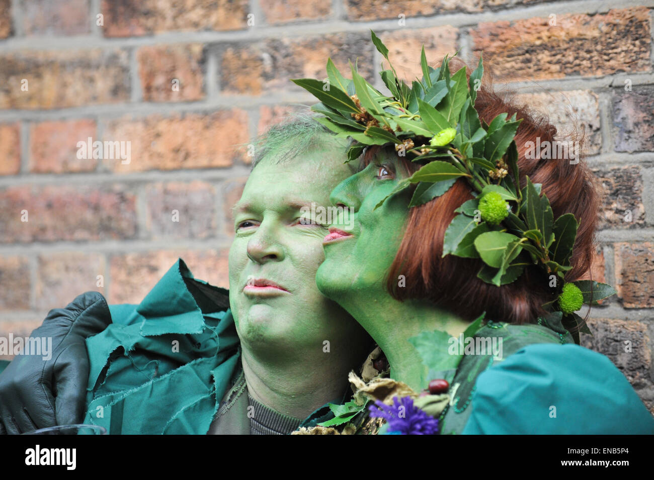 Greenwich, London, UK. 1er mai 2015. La troupe Fowlers & The Deptford Jack dans le vert. La Deptford Jack dans le Livre vert s'éteint dans le sud-est de Londres et la ville chaque jour de mai. Crédit : Matthieu Chattle/Alamy Live News Banque D'Images