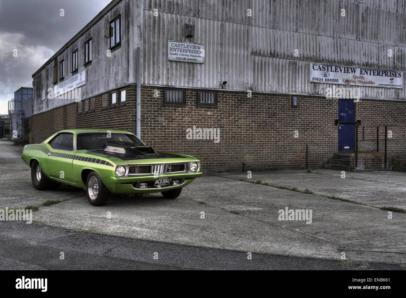 Plymouth barracuda dans un emplacement urbain Banque D'Images