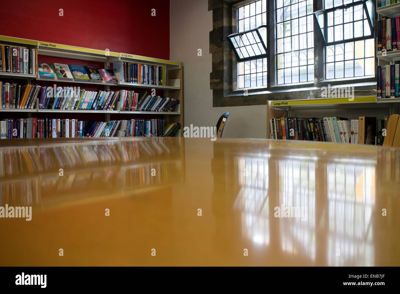 L'intérieur de la bibliothèque publique, Stratford-upon-Avon, Royaume-Uni Banque D'Images