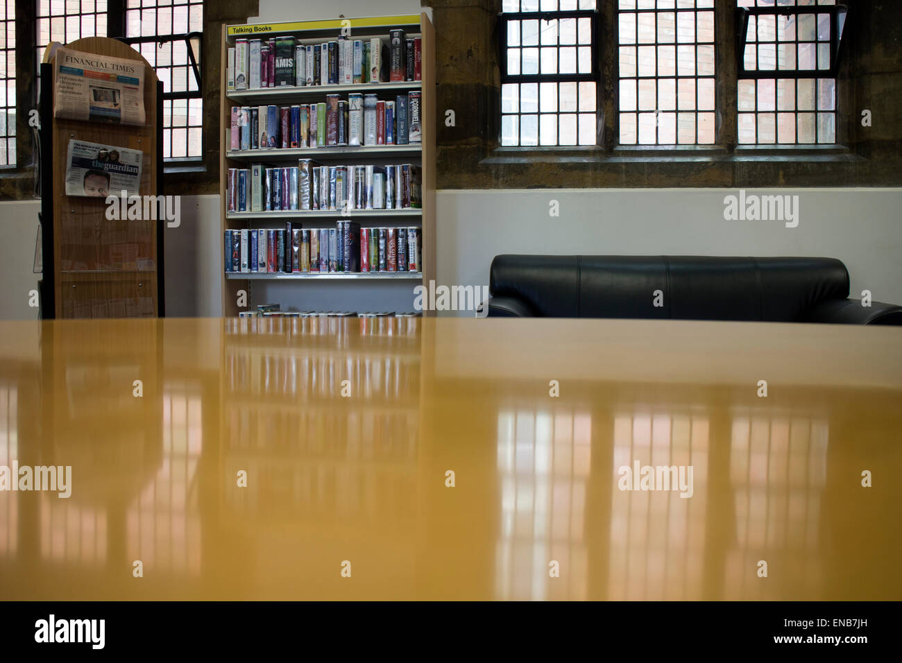 L'intérieur de la bibliothèque publique, Stratford-upon-Avon, Royaume-Uni Banque D'Images