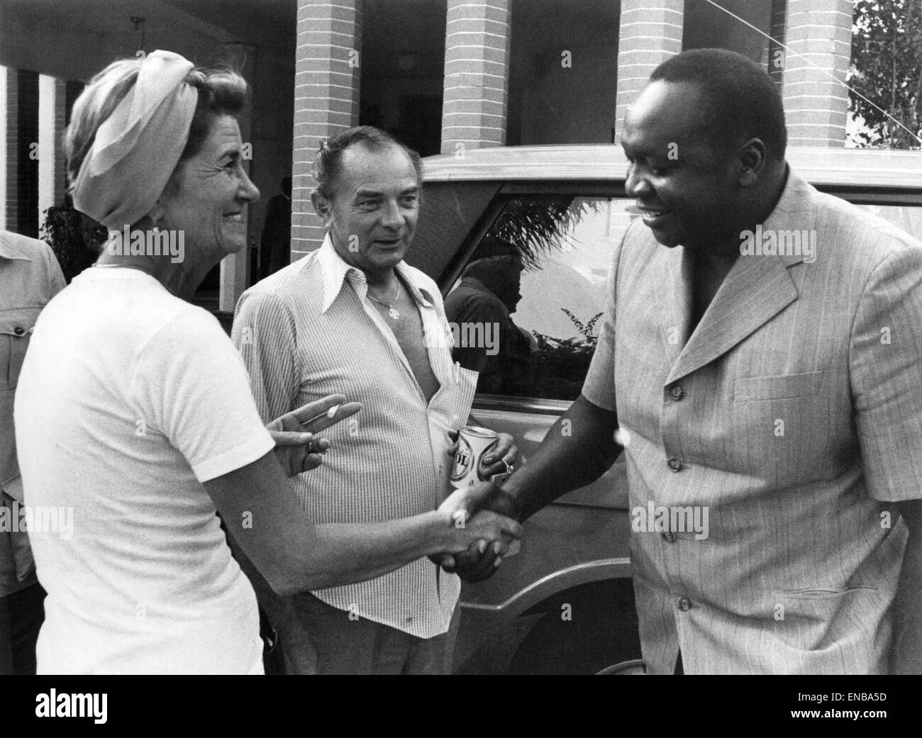Le président Idi Amin parle aux Américains Bob et Virginia coder à partir de la Floride. Bob est un ingénieur au sol avec l'Ouganda, les compagnies aériennes. Amin a depuis provoqué une rangée de président américain Jimmy Carter en commandant tous les 240 Américains vivant en Ouganda pour le rencontrer. 27 févr. Banque D'Images