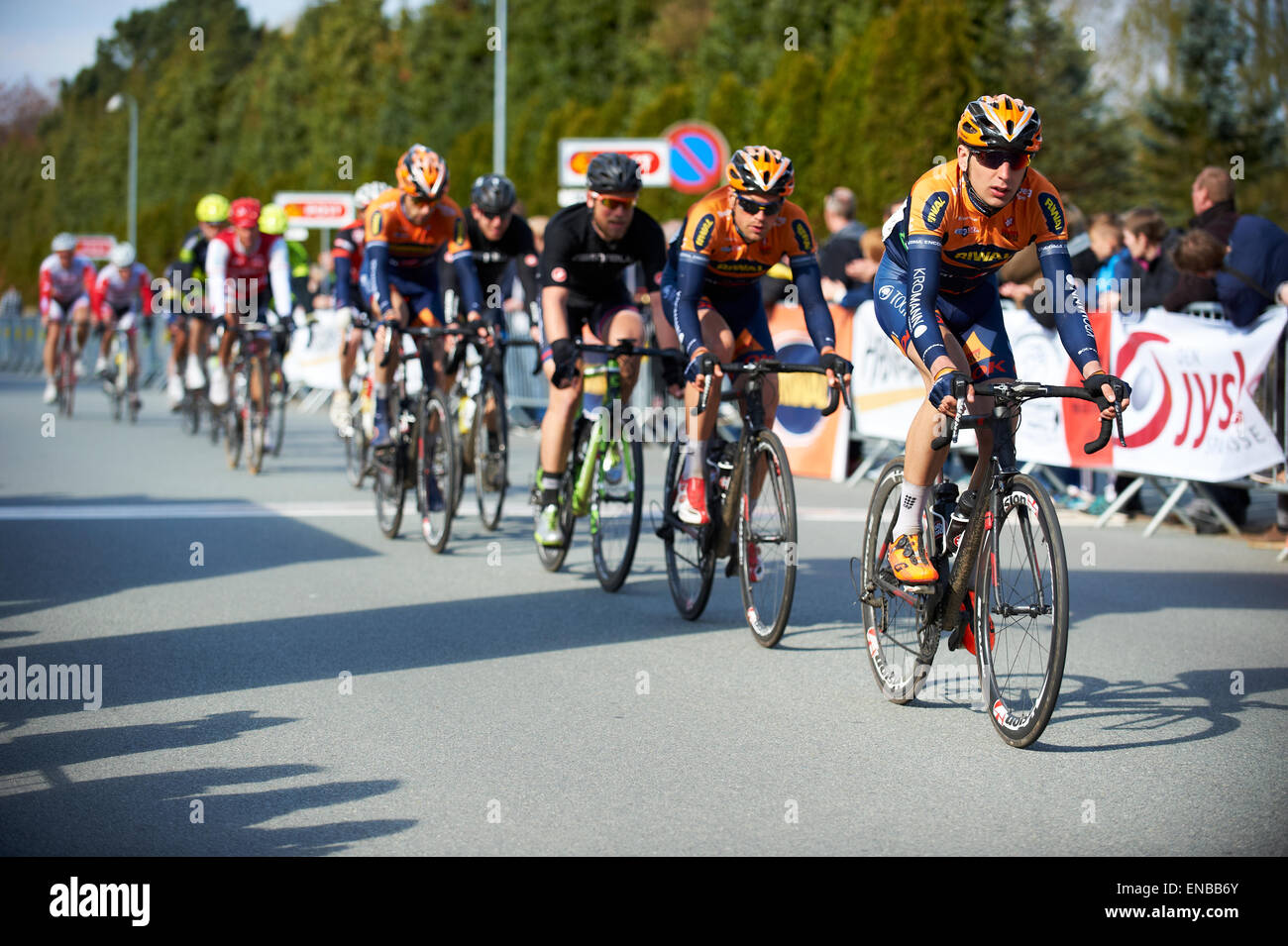 Viborg, Danemark. 1er mai 2015. Course cycliste internationale (UCI 1.2) Plate-forme Riwal Cycling Team Crédit : Brian Bjeldbak/Alamy Live News Banque D'Images