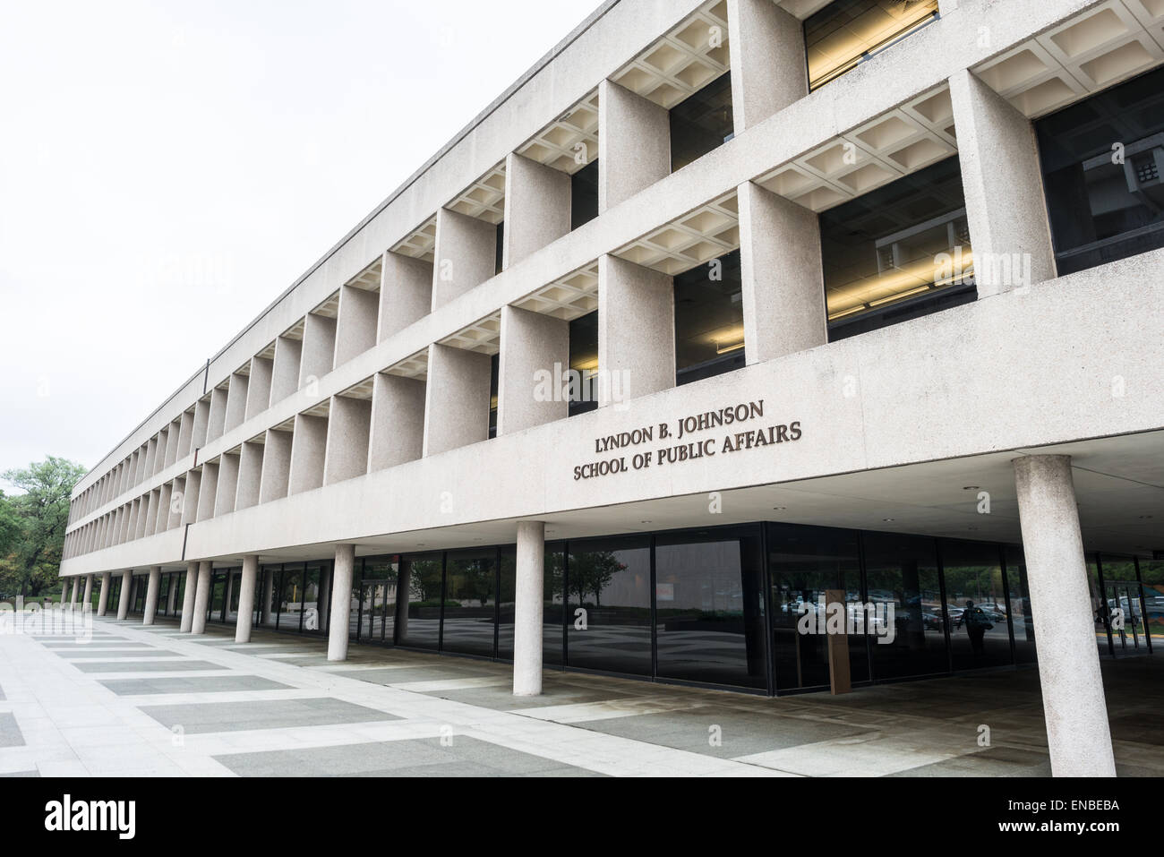 AUSTIN, Texas - l'extérieur de la LBJ School of public Affairs de l'Université du Texas à Austin, Texas. La bibliothèque et le musée LBJ (LBJ Presidential Library) est l'une des 13 bibliothèques présidentielles administrées par la National Archives and Records Administration. Il abrite des documents historiques de la présidence et de la vie politique de Lyndon Johnson ainsi qu'un musée. Banque D'Images