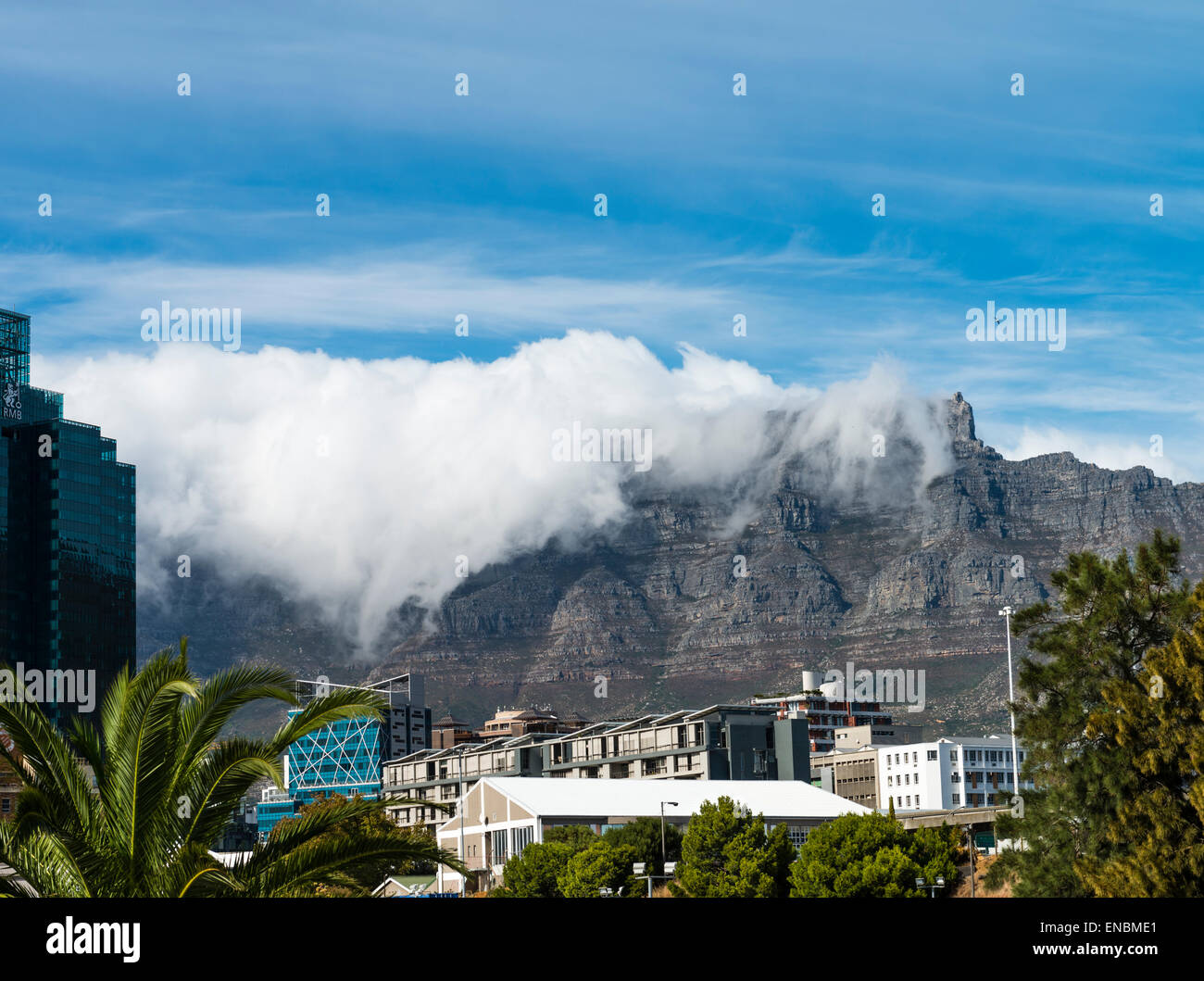 Ville du Cap (avec des nuages sur la montagne de la table) Banque D'Images