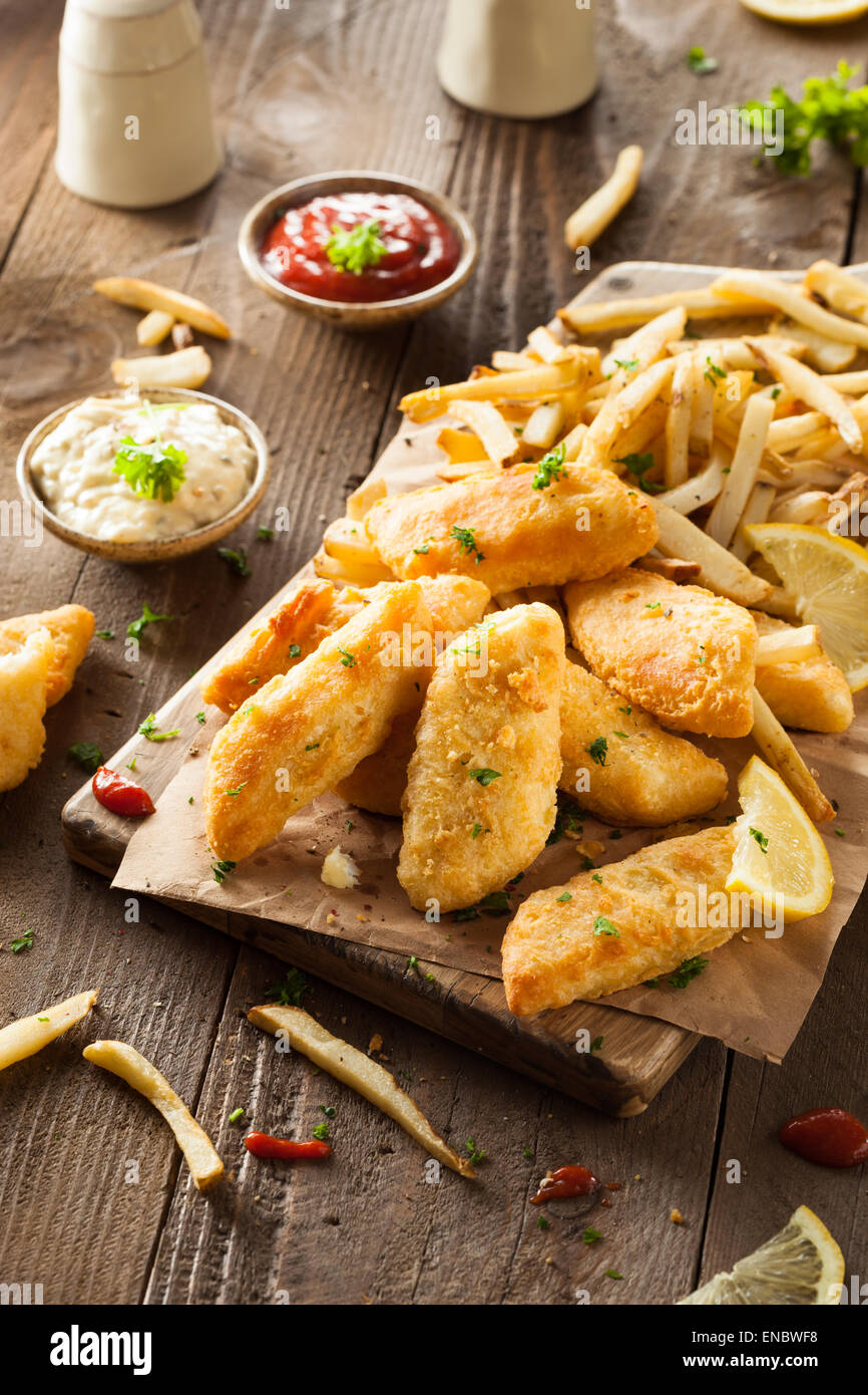 Croustillant de Poisson et Frites avec sauce tartare Banque D'Images