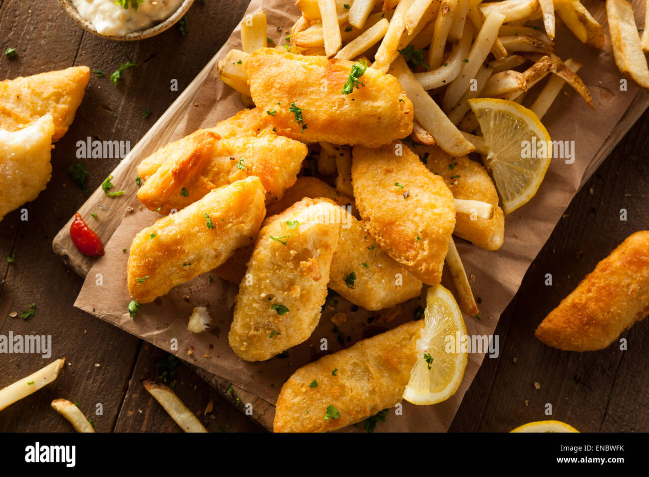 Croustillant de Poisson et Frites avec sauce tartare Banque D'Images