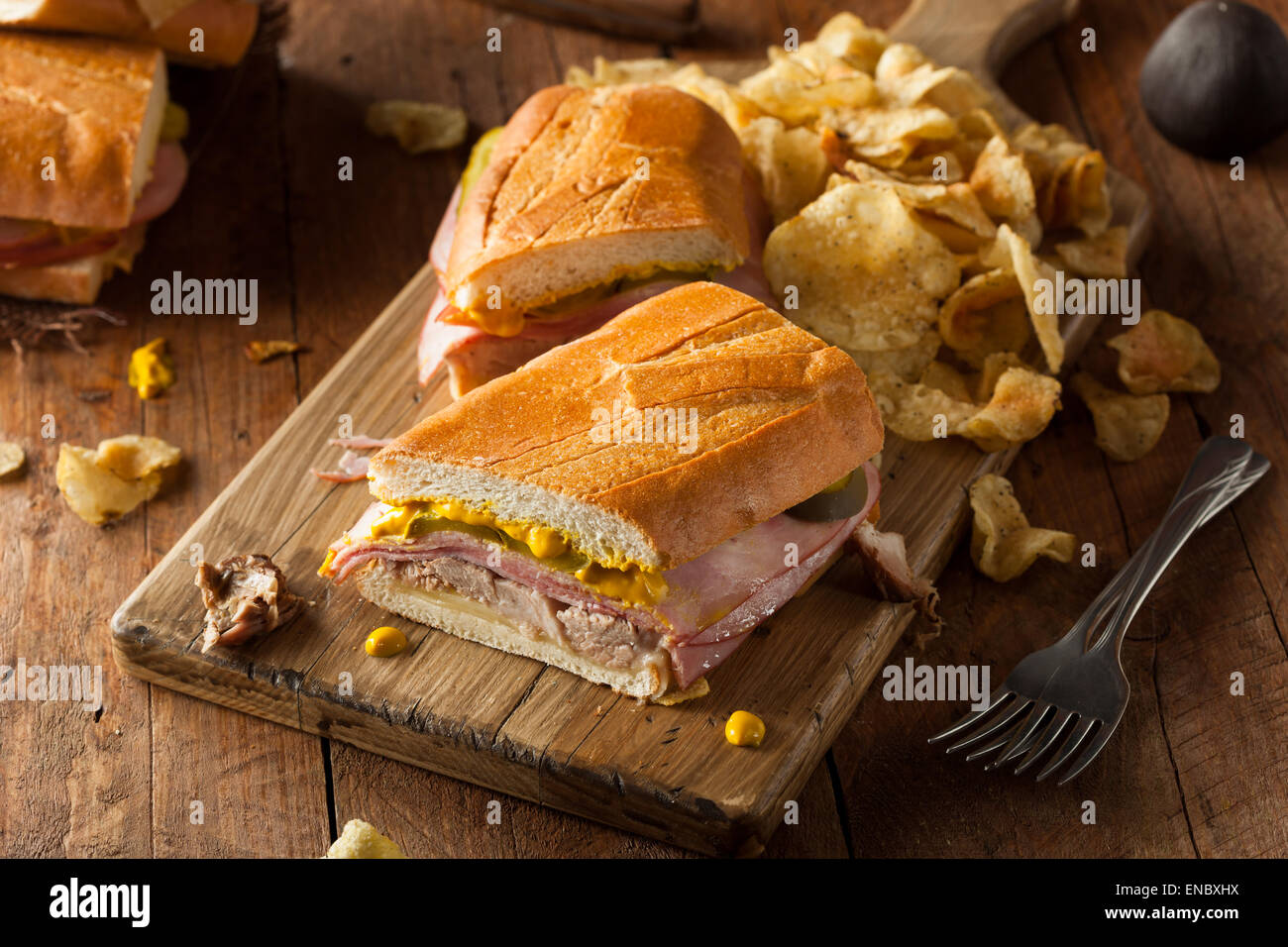 Traditionnelle maison sandwiches cubains au jambon et fromage de porc Banque D'Images