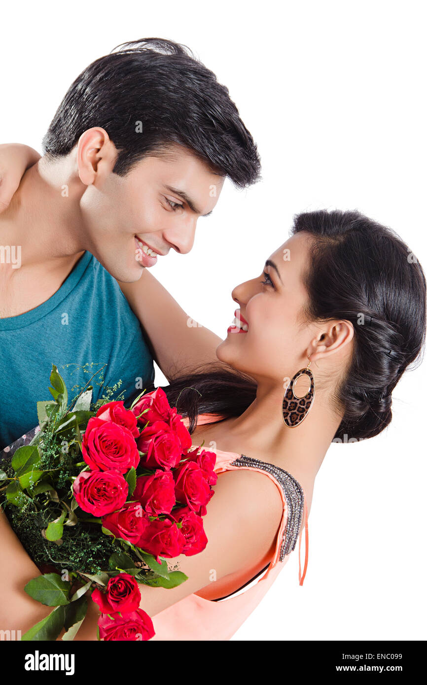 2 Couples mariés indiens Surprise bouquet Saint-Valentin Banque D'Images