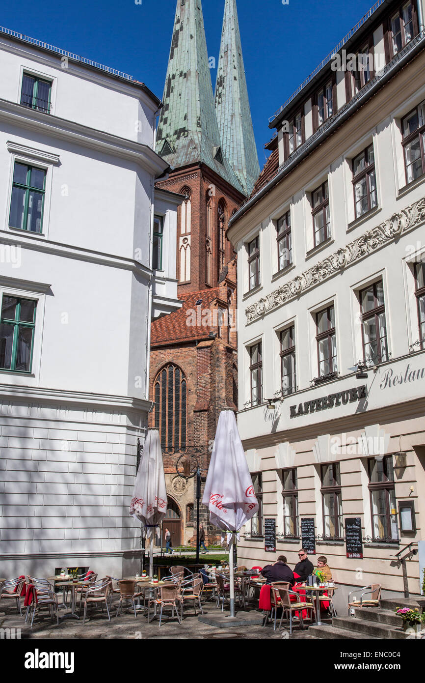 Nikkolai, dans le centre de Berlin, Nikolai l'église et de l'ancienne façade de maison, café, restaurant, Banque D'Images