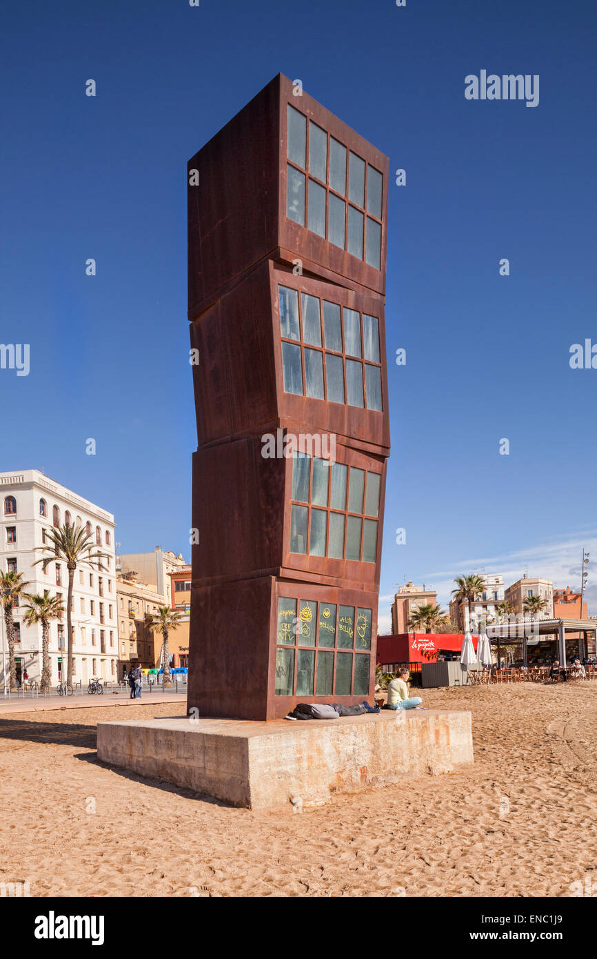 Estel Ferit sculpture par Rebecca Horn, sur la plage de Barcelone, Catalogne, Espagne. Banque D'Images