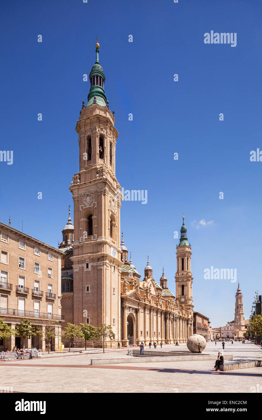 Basilique et Plaza de Notre Dame du pilier, Zaragoza, Aragon, Espagne. Banque D'Images