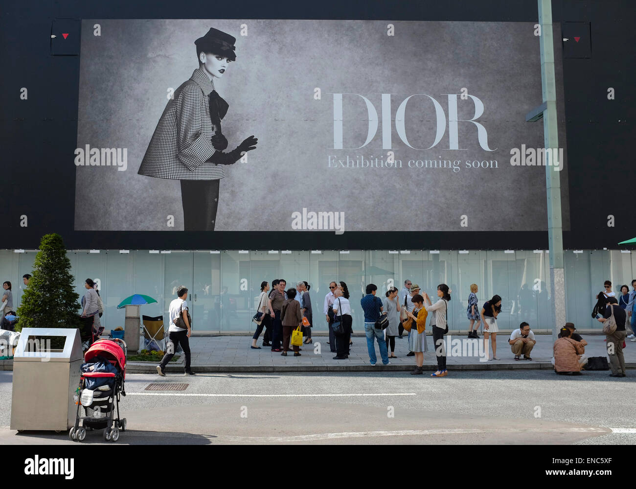 Annonce Dior « bientôt disponible » dans la rue de Ginza Banque D'Images