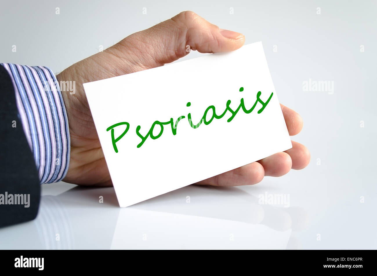 Psoriasis note de concept dans la main de l'homme d'affaires Banque D'Images