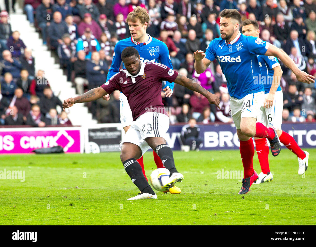 Edimbourg, Ecosse. 09Th Mai, 2015. Championnat écossais. Cœurs contre Rangers. Cœurs Genero Zeefuik scores pour le rendre 2-2. Credit : Action Plus Sport/Alamy Live News Banque D'Images