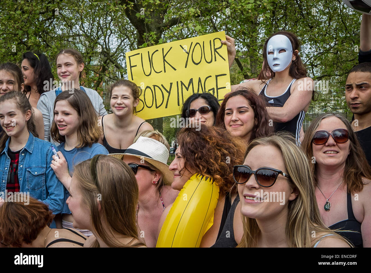 Londres, Royaume-Uni. 2 mai, 2015. La plage fait partie de la protestation des femmes dans Hyde Park Crédit : Guy Josse/Alamy Live News Banque D'Images