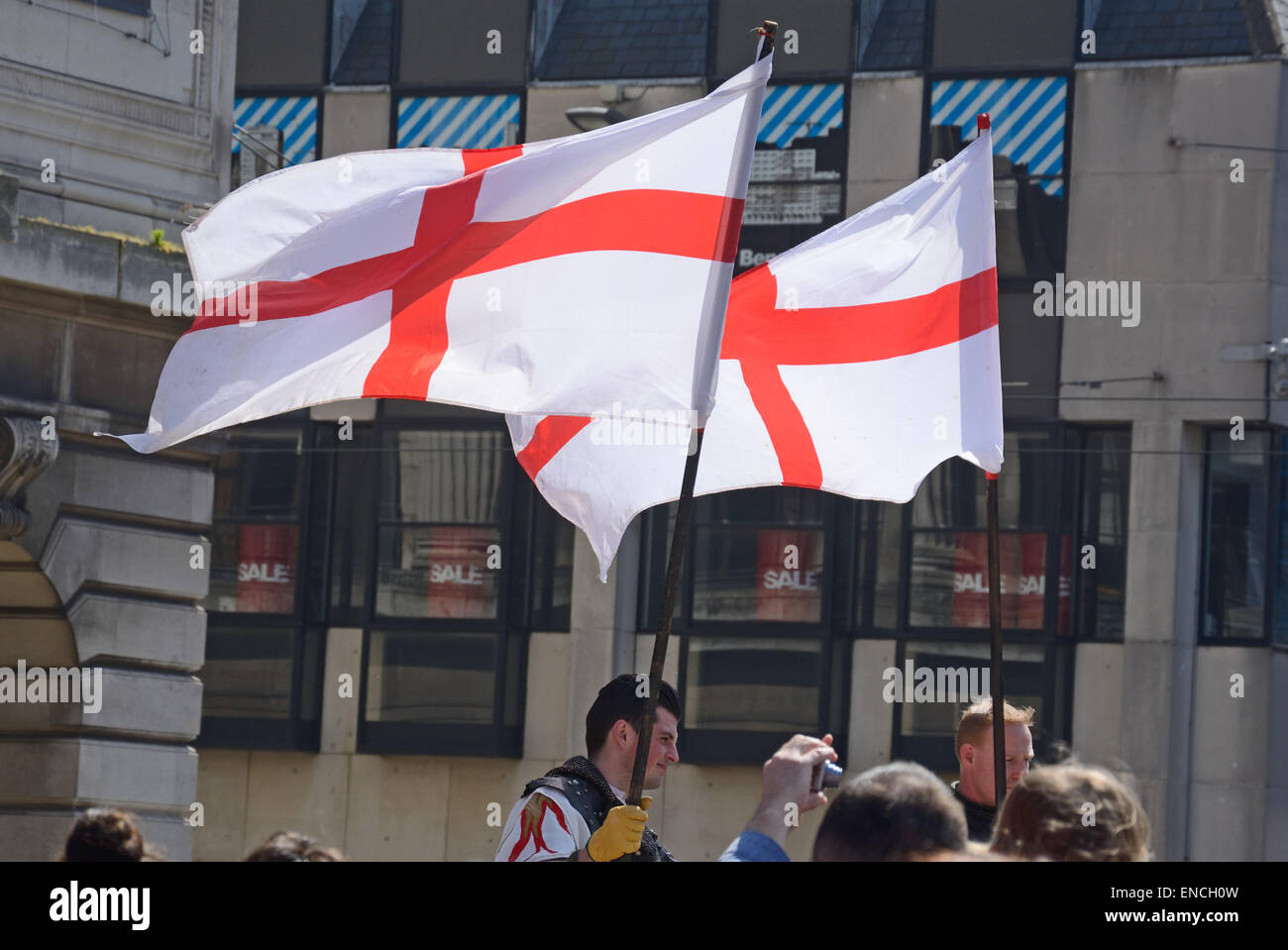 Drapeaux lumineux de St.George. Nottingham, Angleterre. Banque D'Images