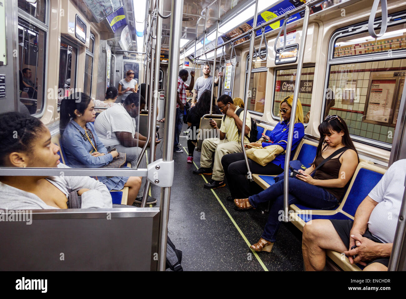 Chicago Illinois,Chicago Transit Authority,CTA,système de transport public,Red Line,intérieur du train,transport,passagers riders passagers,Hispani Banque D'Images