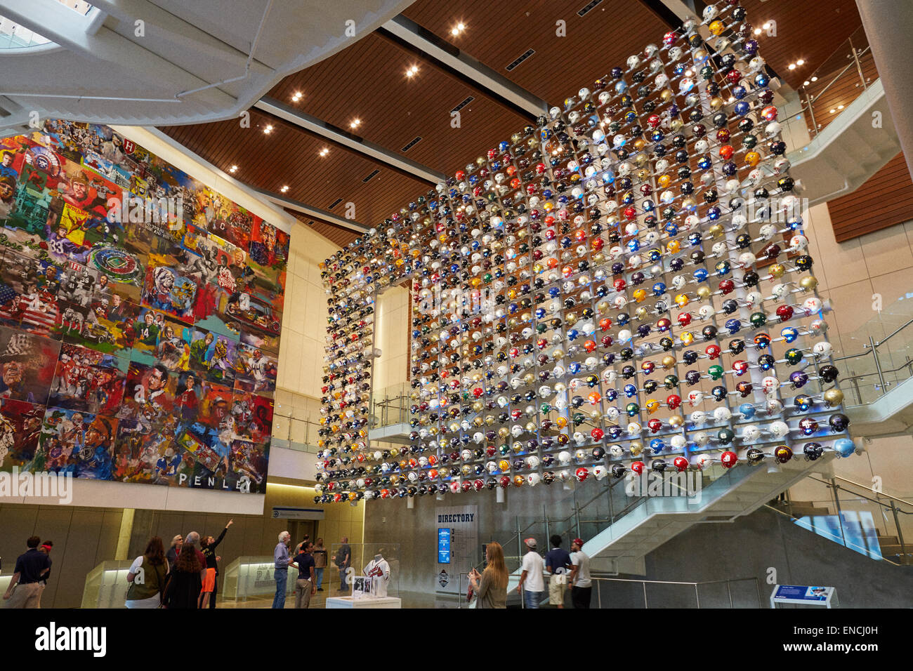 Georga 'Downtown Atlanta dans l'intérieur du casque USA affichage dans le College Football Hall of Fame museum consacrée Banque D'Images