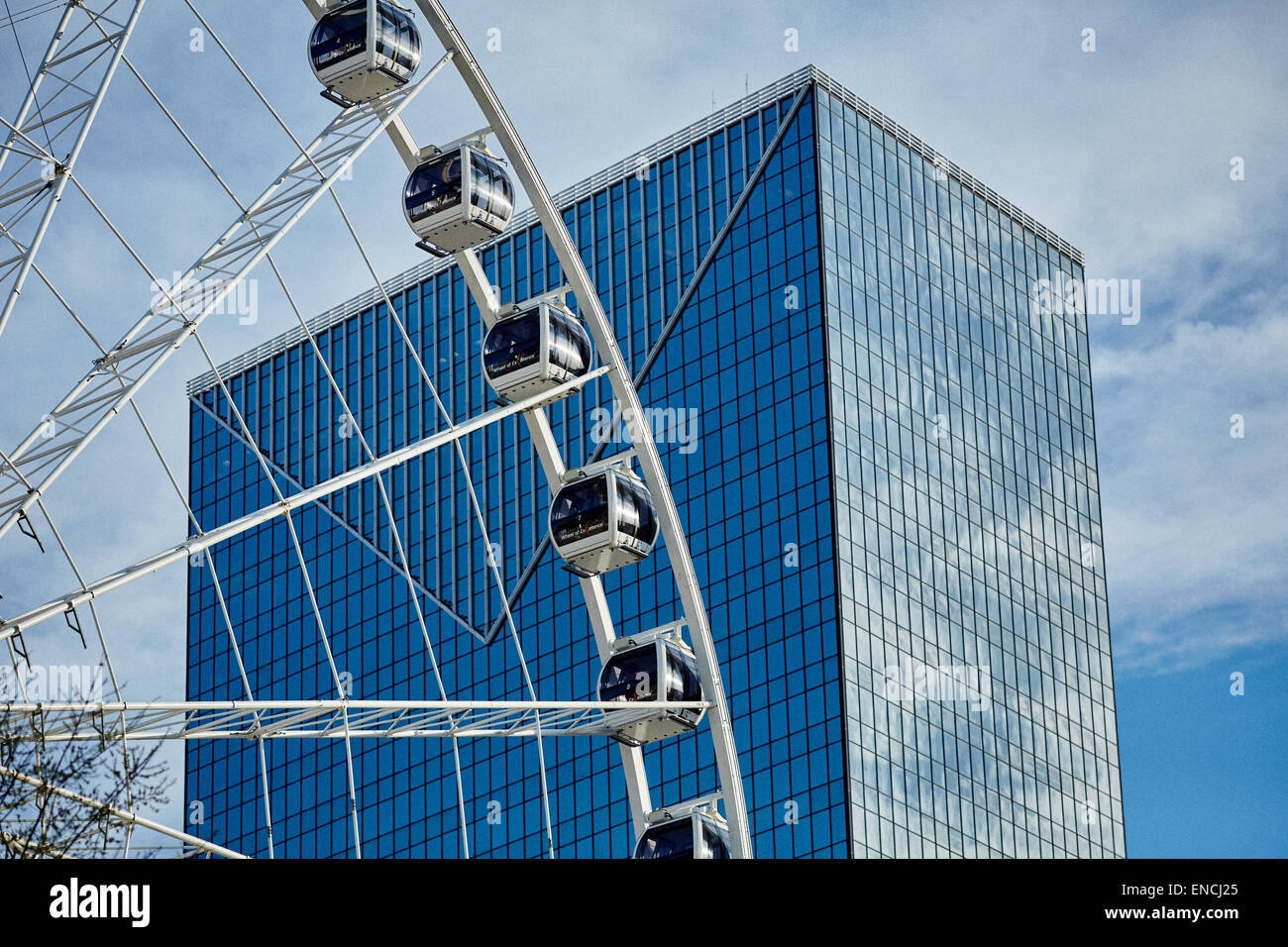 'Downtown à Atlanta USA Georga skyline avec il grande roue à l'avant-plan le Centennial Olympic Park est un 21-acre (85 000 m2) Banque D'Images