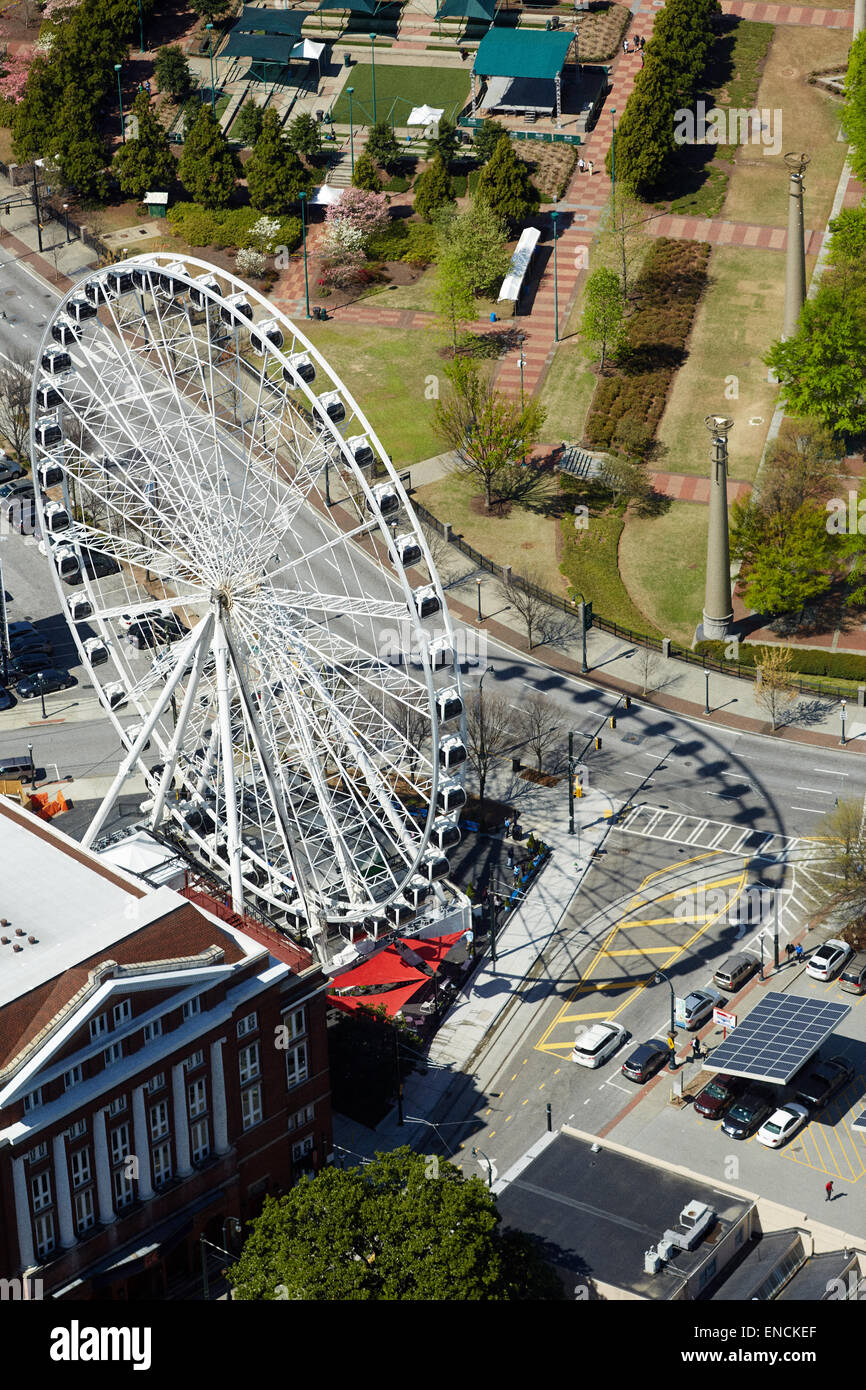 'Downtown à Atlanta USA Georga skyline avec il grande roue à l'avant-plan le Centennial Olympic Park est un 21-acre (85 000 m2) Banque D'Images