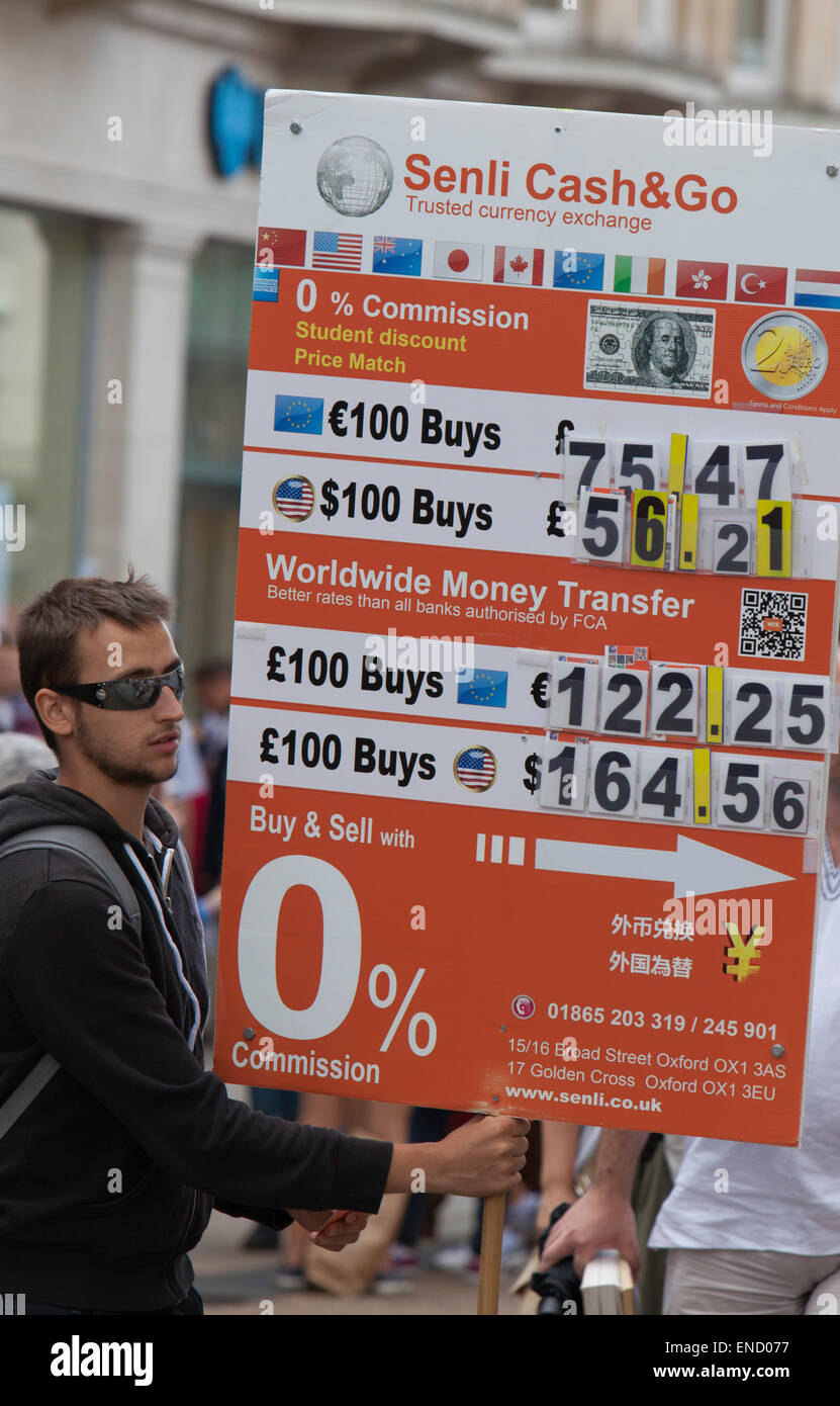 Senli Cash & Go convertisseur de devises, le bandeau publicitaire de rue, England, UK Banque D'Images