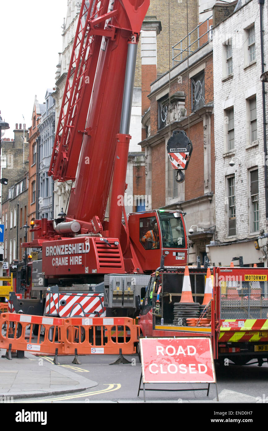 Machines sur un chantier à Londres en Angleterre Banque D'Images Machines sur un chantier à Londres en Angleterre Banque D'Images