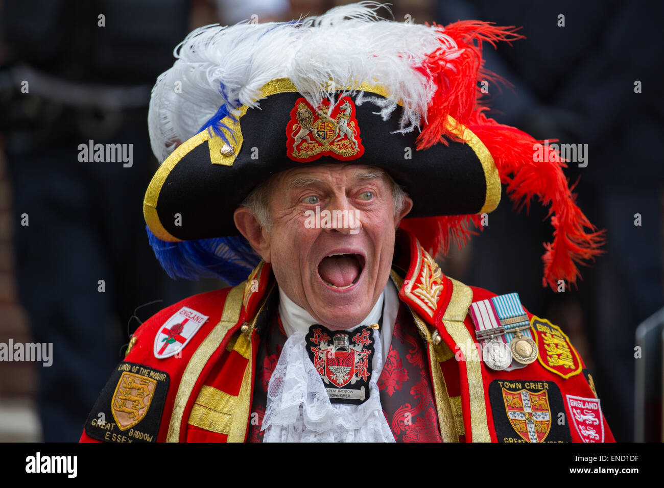 Le Crieur Public De Grande Baddow En Essex Proclame La Naissance D Un Nouveau Bebe Fille Royale De Prince William Et Catherine Photo Stock Alamy