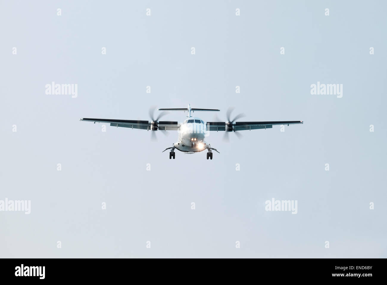 ATR-72 atterrissant à grande affaire, St Martin Banque D'Images