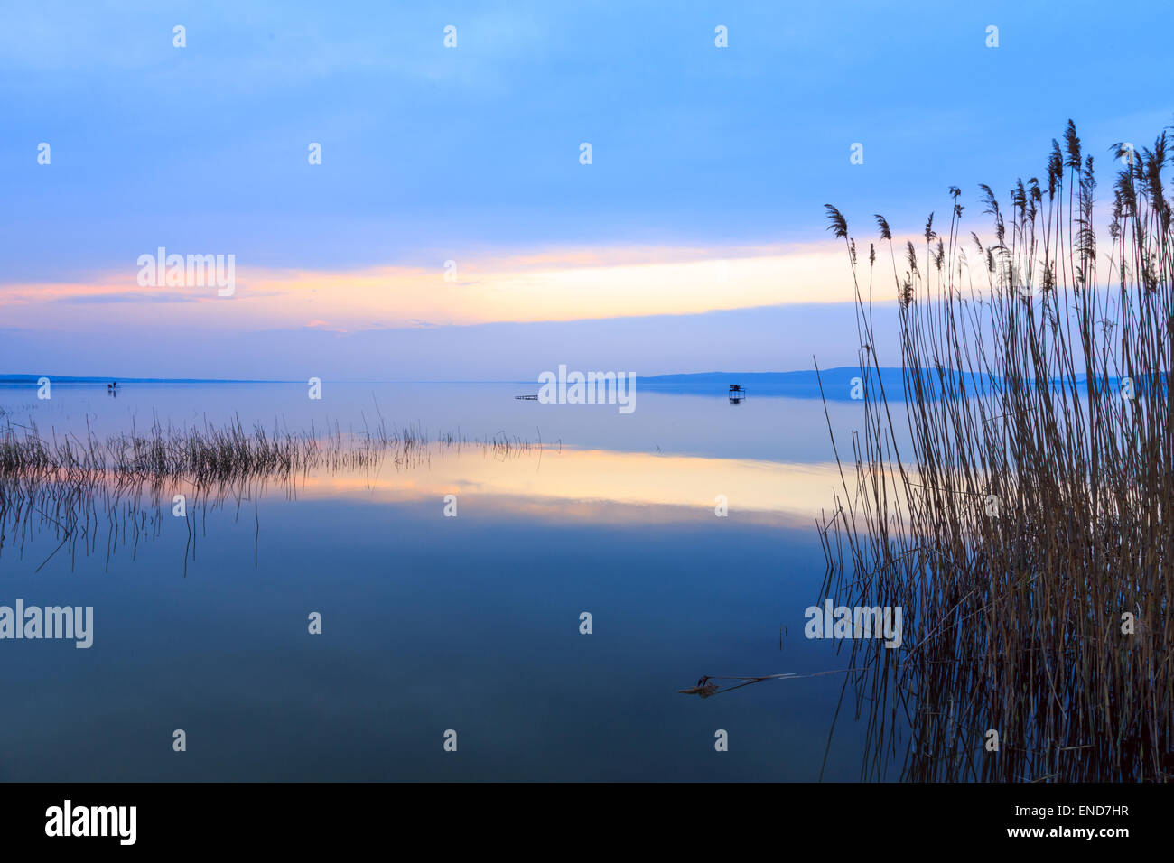 Magnifique coucher de soleil dans le lac Balaton-Hungary Banque D'Images