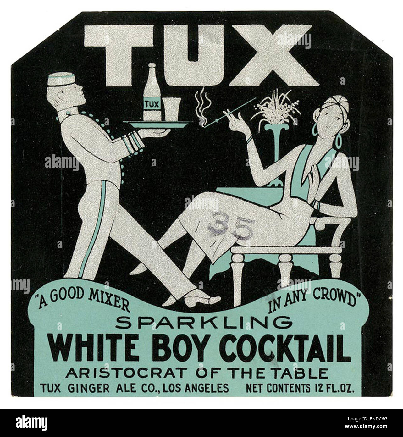 L'étiquette cocktail White Boy de la marque Tux est un design vintage de Lehmann Printing and Lithographing Co. Il présente une typographie et une illustration rétro, reflétant le style de marque des étiquettes de boissons du début du XXe siècle. Banque D'Images