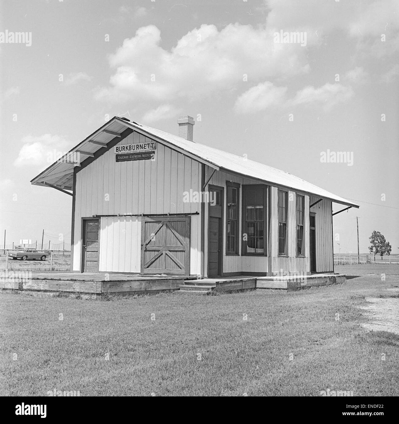 [Missouri-Kansas-Texas Railroad Depot, ancien, Burkburnet, Texas, Sud-Est, vue côté piste] Banque D'Images