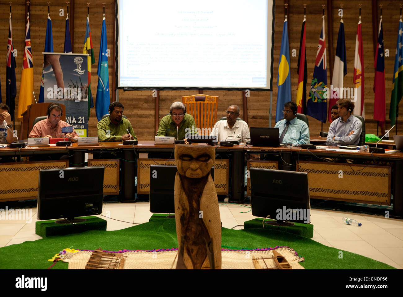 Nouvelle Calédonie, Nouméa, l'Océanie, 21 réunions, troisième édition de l'Océanie Sommet mondial pour le développement durable, des représentants de 17 pays du Pacifique Sud, 28, 29 et 30 avril, le changement climatique, roundable depuis le Cyclone PAM dans le Pacifique, l'Océanie, les dirigeants du sommet des ministres et représentants finalisé les réunions avec la "Déclaration de Bruxelles" appelé "Enregistrer l'Océanie". Observations : que la région du Pacifique est la principale victime du changement climatique, tous les pays doivent réduire les émissions de CO2 il y a urgence et restaurer la santé de l'océan, dans la perspective de la COP21 - Climat Paris Banque D'Images