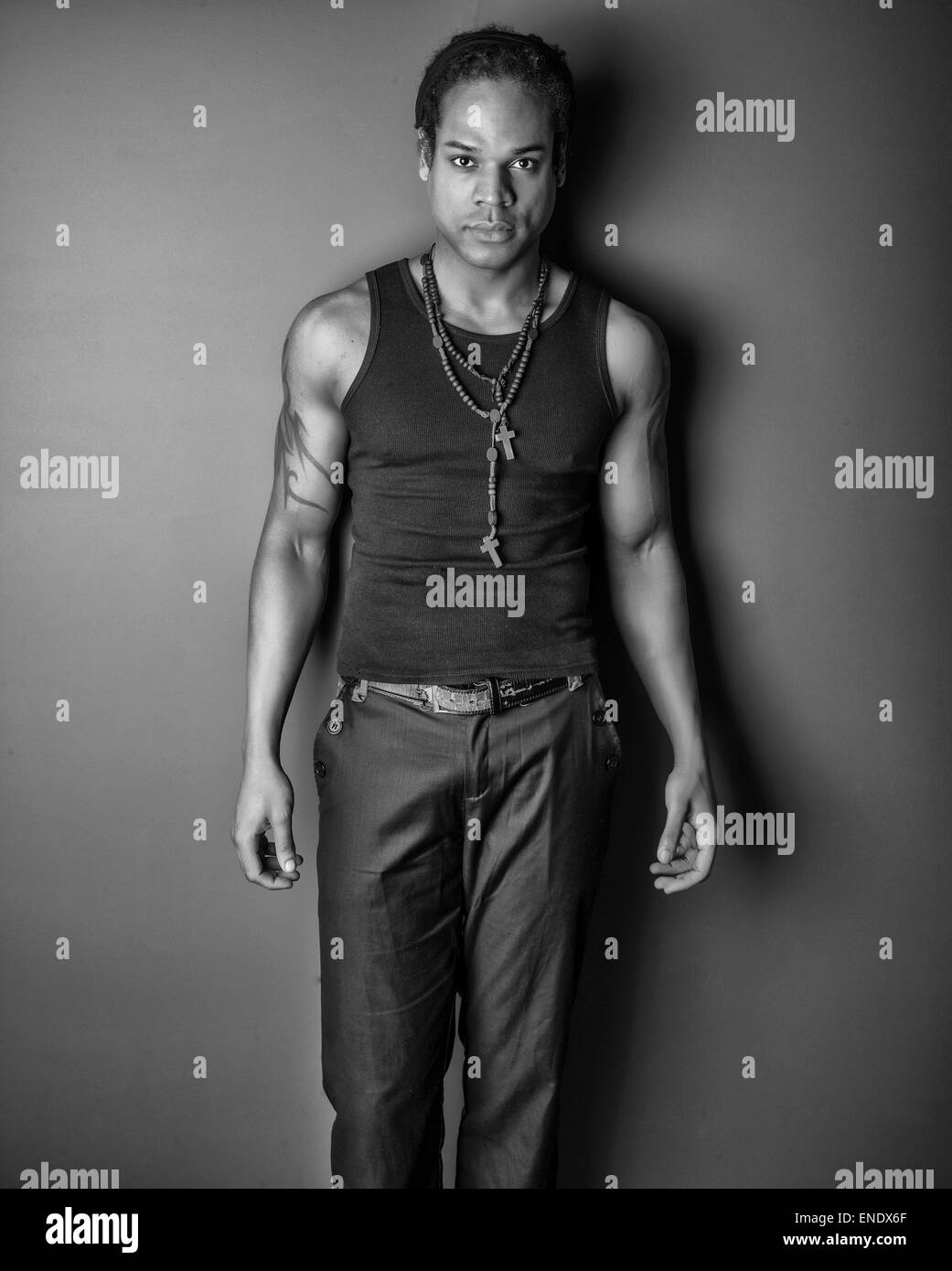 Couleur noir couleur dreadlocks mâle Banque D'Images