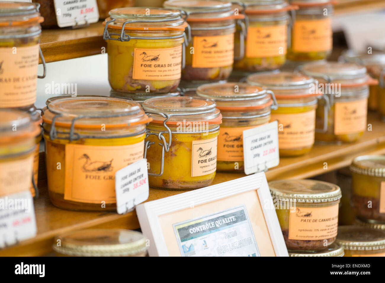 Foie Gras Français au marché du dimanche de Montcuq avec des produits alimentaires en France Banque D'Images